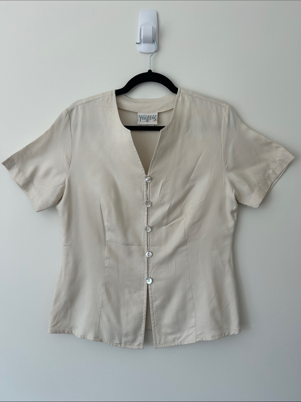 Vintage 100% Silk Northern Traditions Mother of Pearl Buttons Short Sleeve Top